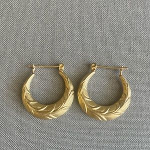 Vintage 14K Yellow Gold Embossed Hoop Earrings